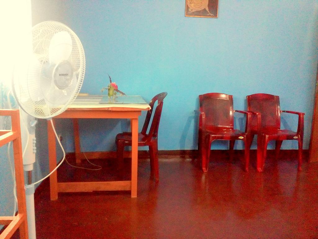 Hikkaduwa Home Stay Quarto foto